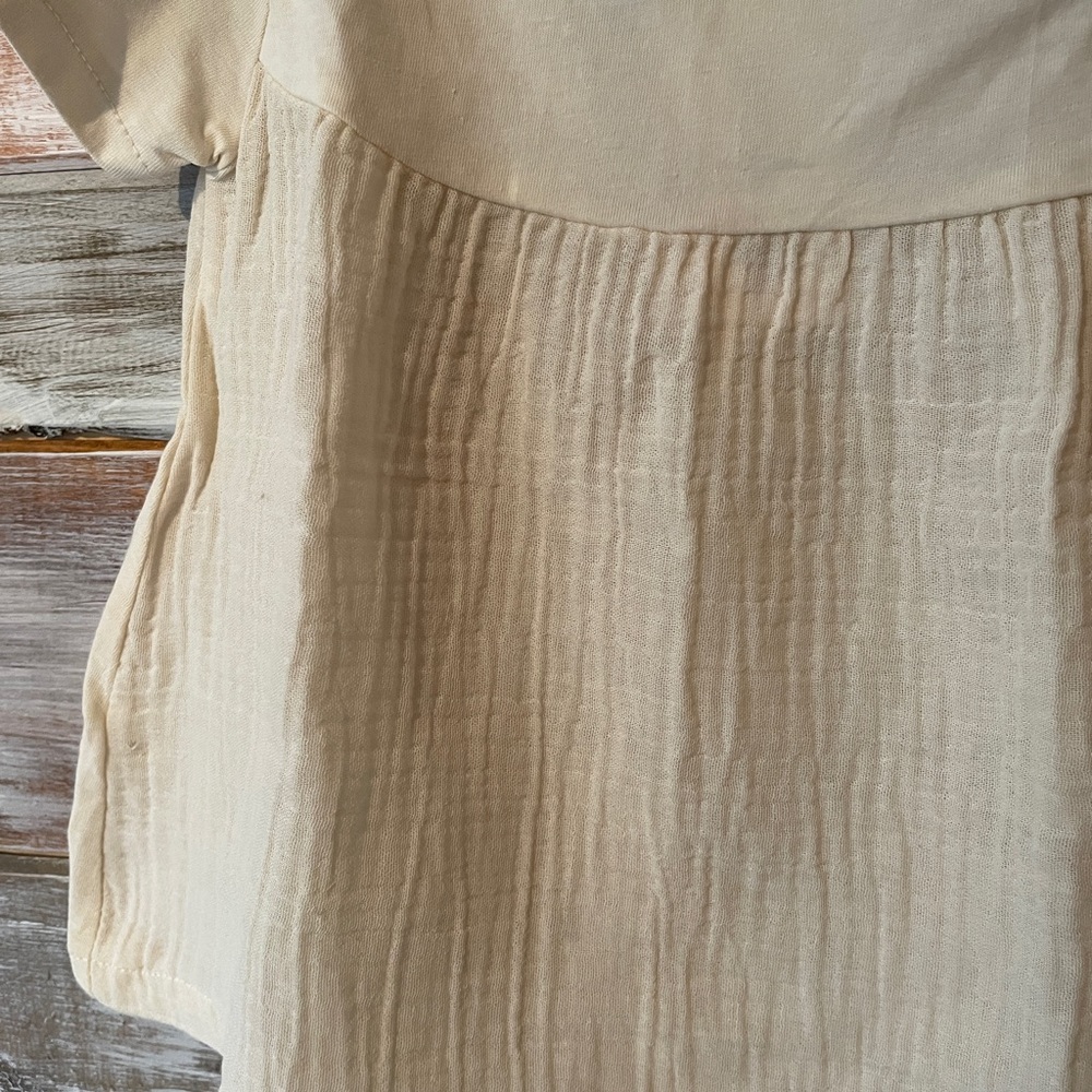 Adorable cream colored blouse - Picture 6 of 6